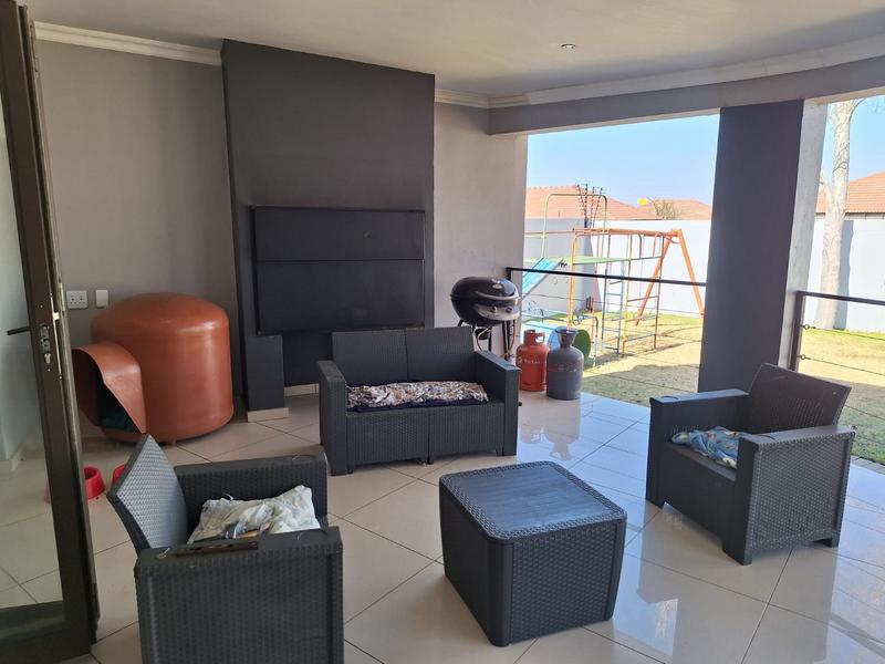 4 Bedroom Property for Sale in Flamwood North West